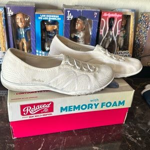 Sketchers white slip on 9